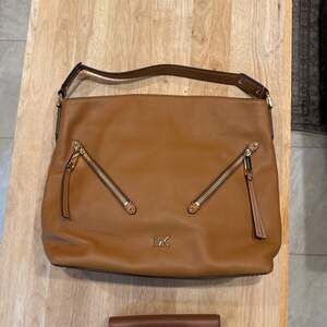 Michael Michael Kors Evie Pebble Leather Hobo